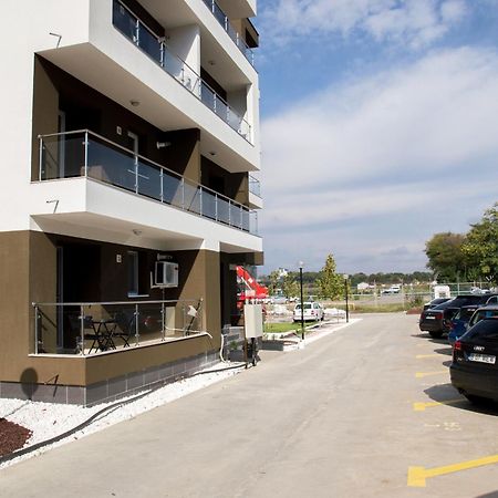 Airport Residence - 5 Mins From Airport Otopeni Εξωτερικό φωτογραφία