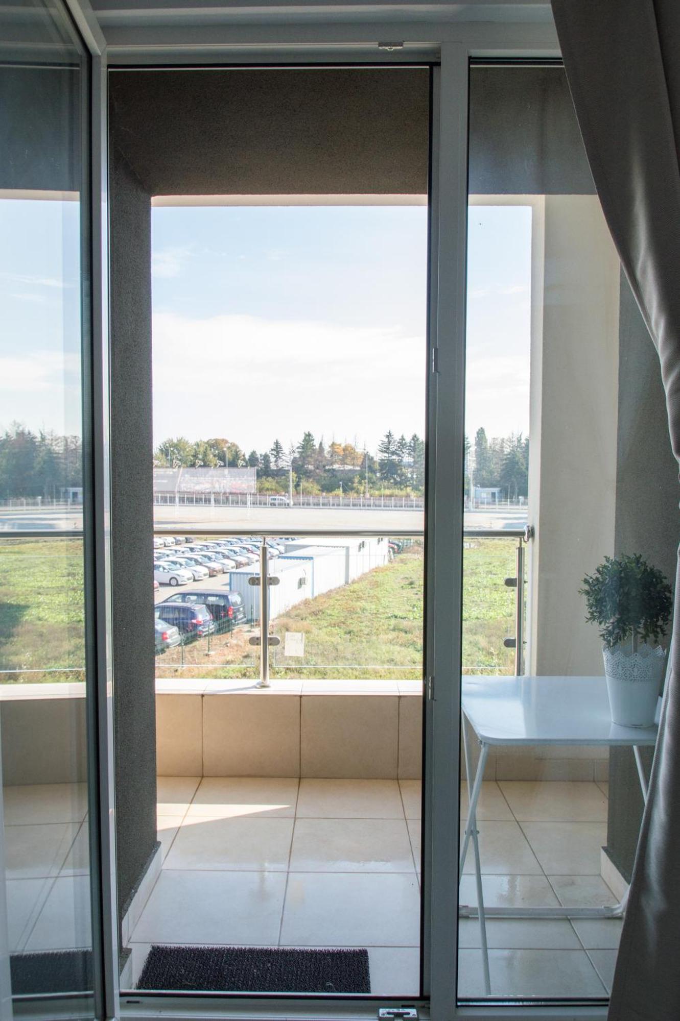 Airport Residence - 5 Mins From Airport Otopeni Εξωτερικό φωτογραφία